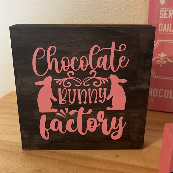 10. Easter Decor - Picture 2 of 7